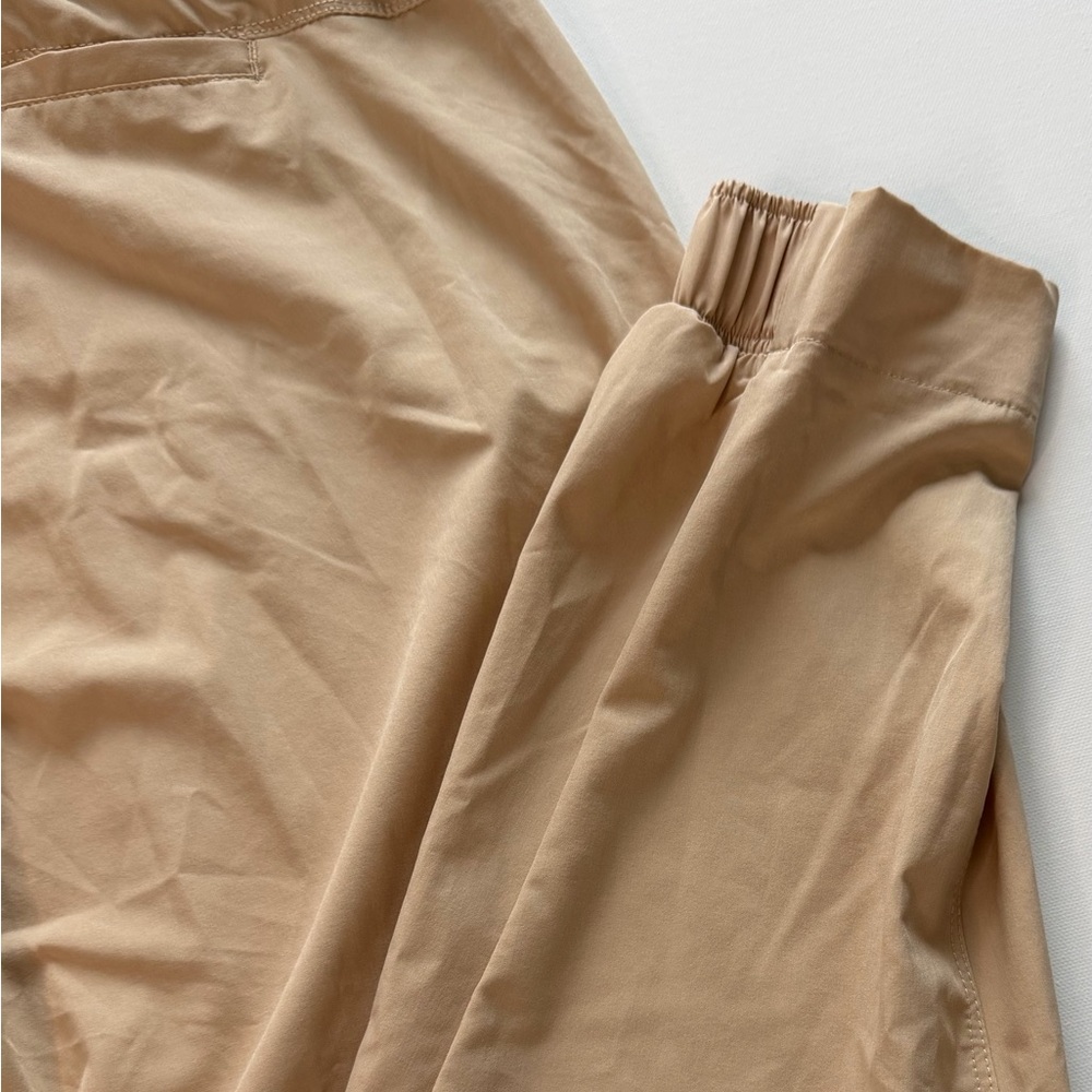 Freely Athleisure Jogger Pants Women’s Medium Tan Lightweight Travel Activewear - Picture 10 of 11